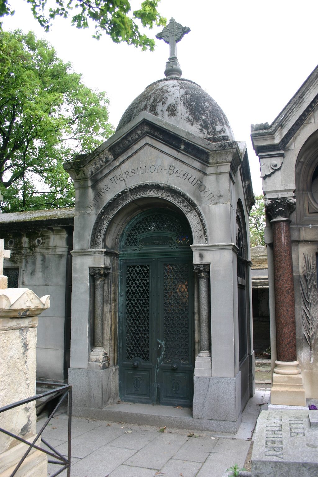 Octave%20Terrillon%27s%20tomb%2C%20Montmartre%20Cemetery%2C%20Paris%20%282%29.JPG